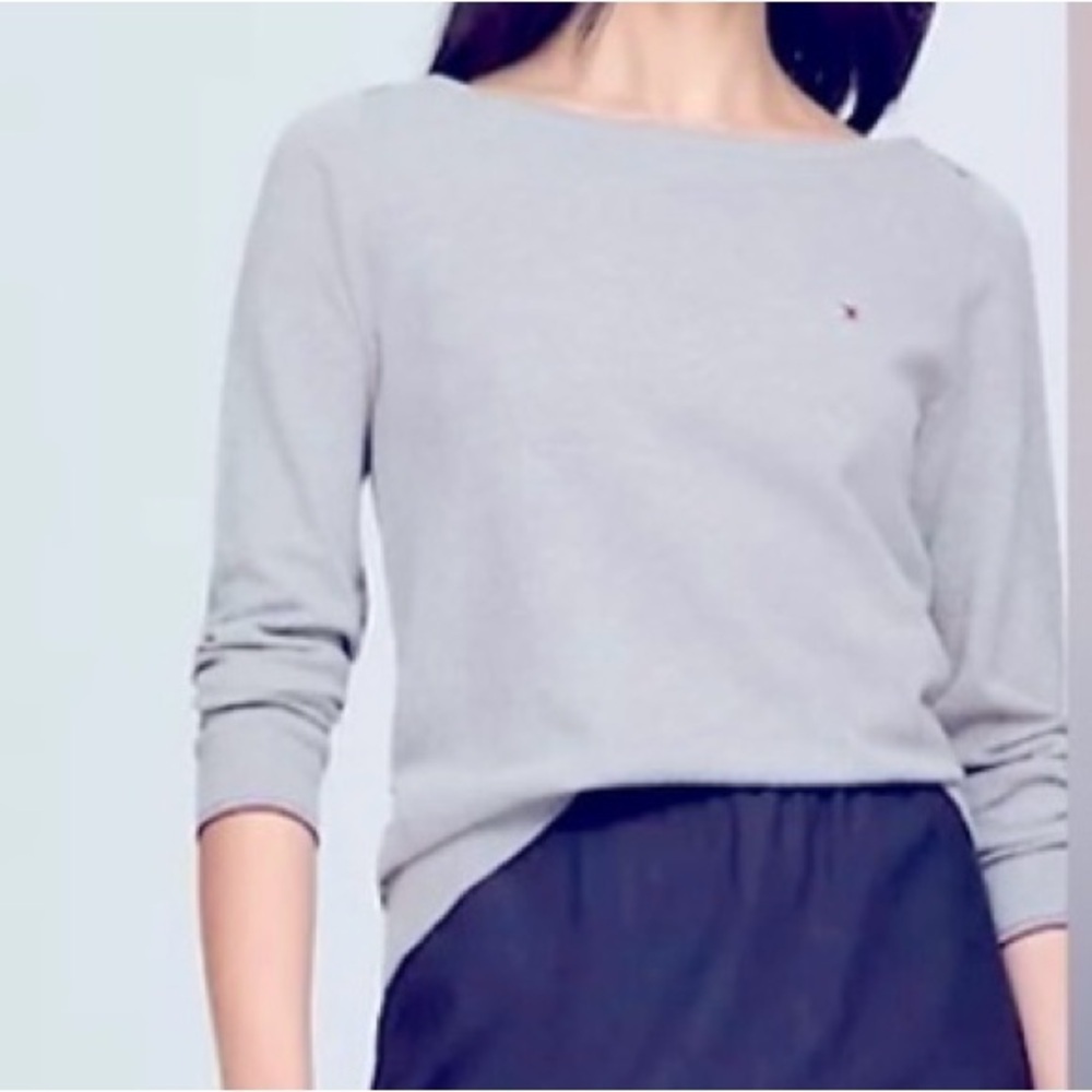 NWT- Tommy Hilfiger sweater women’s size small color gray